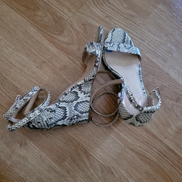 JLO Bannah Snakeskin wedge sandals - Picture 15 of 16